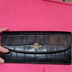 Coach Women's sleek Wallet!